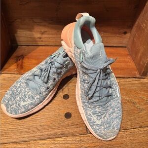 Like new Nike Women's Blue and Pink Athletic Shoes